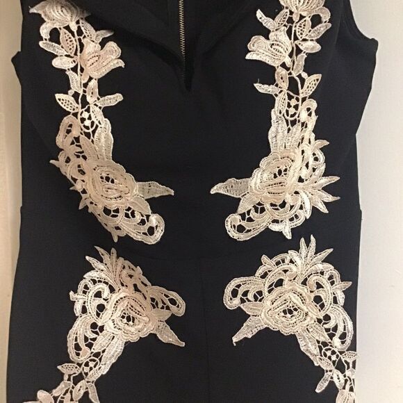 NWOT~Forever 21 Black/Ivory Lace Applique Accent One Piece Playsuit Romper Sz L - Picture 2 of 3